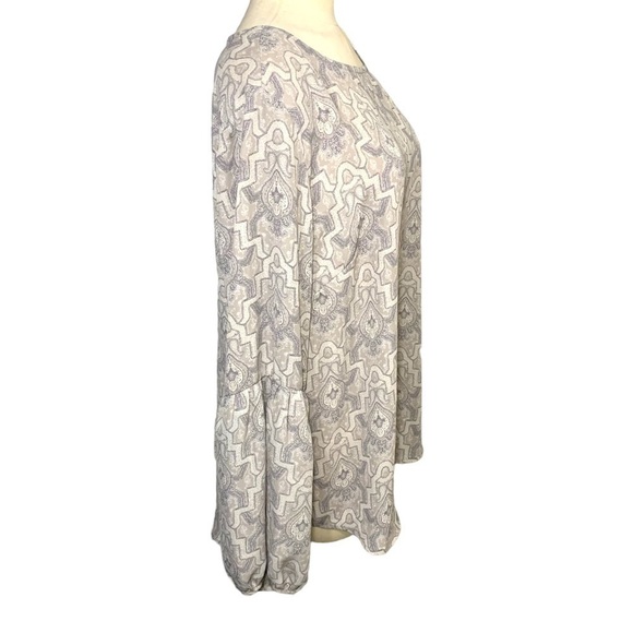 Violet + Claire Tan Crepe Blouse Paisley Print Long Sleeves Key Hole Top Sz L - Picture 2 of 12